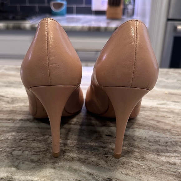 Stuart Weitzman Nude Leather Pointed-Toe Pumps - Picture 3 of 7